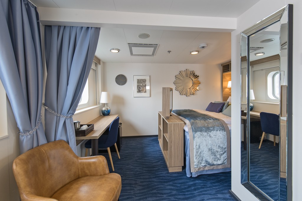 Hurtigruten MS Nordkapp Expedition Mini Suite2 Travellers a.jpg